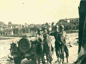 Tours Libérée – 1944 # Tours @ Hôtel de ville Péristyle